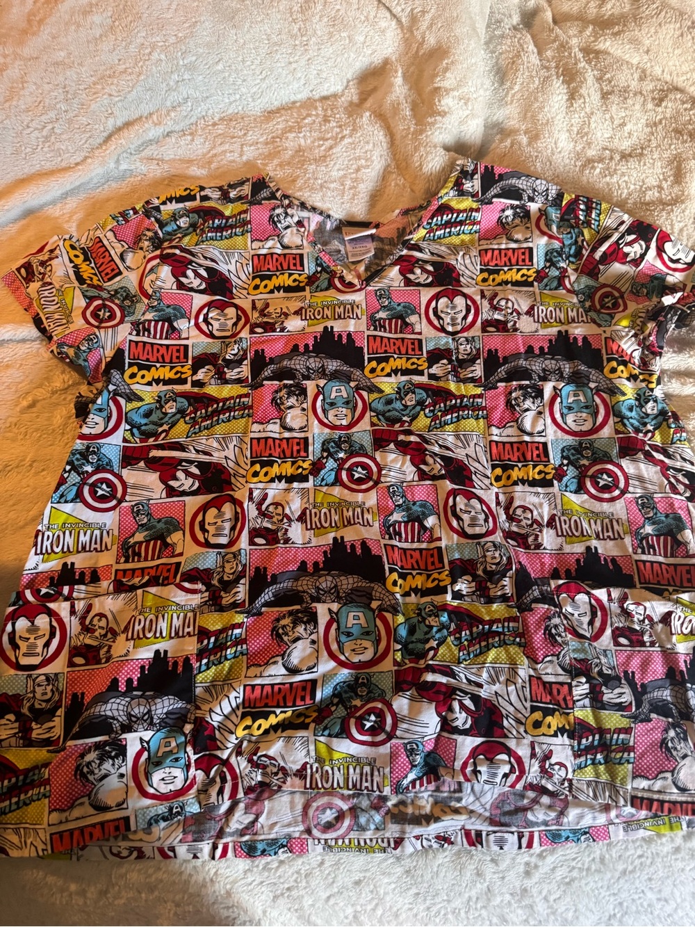 Marvel SCRUB TOP Sleeve Graphic Top - Multicolor